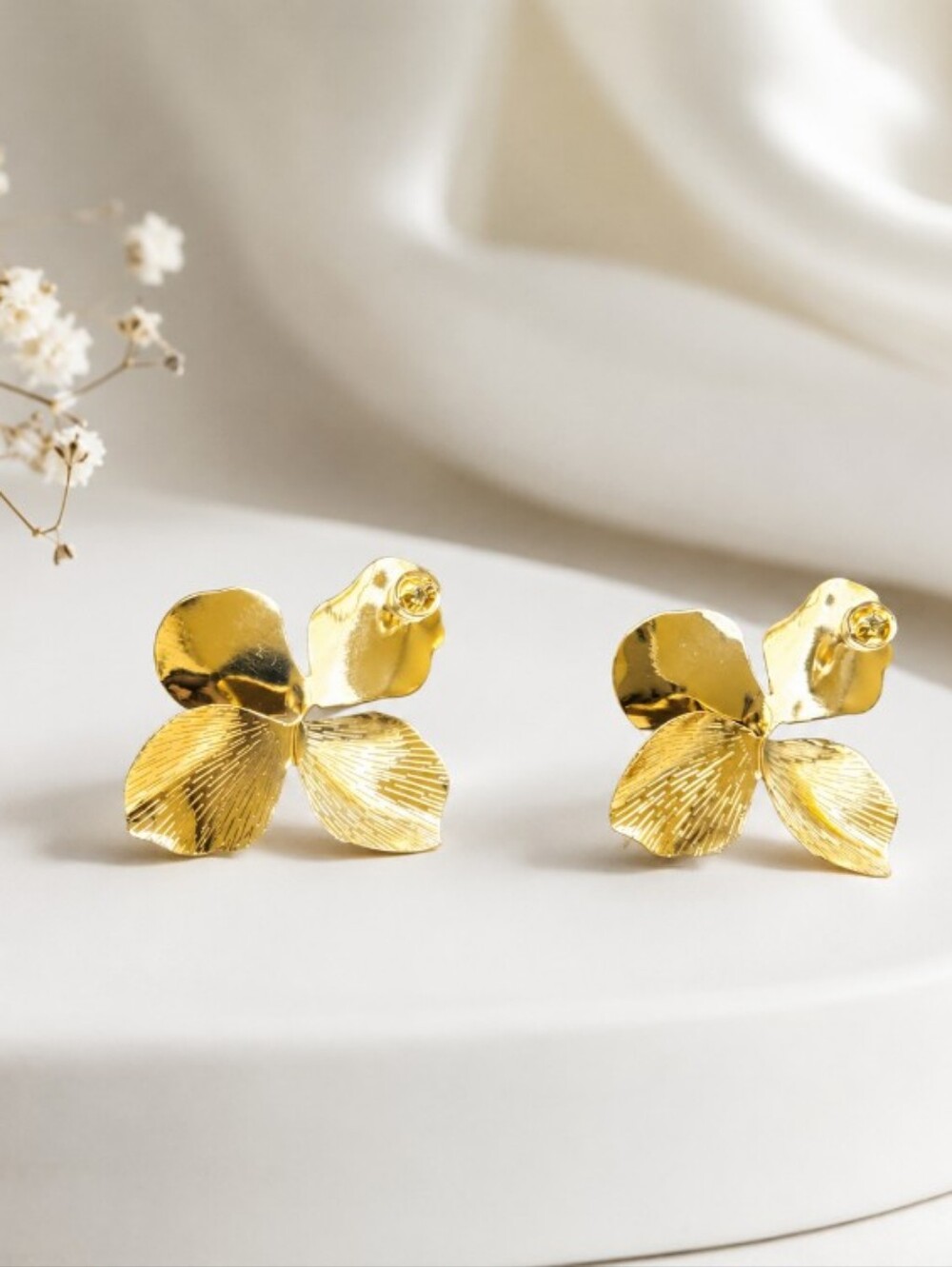 Shashi Hyacinthe Flower Earring